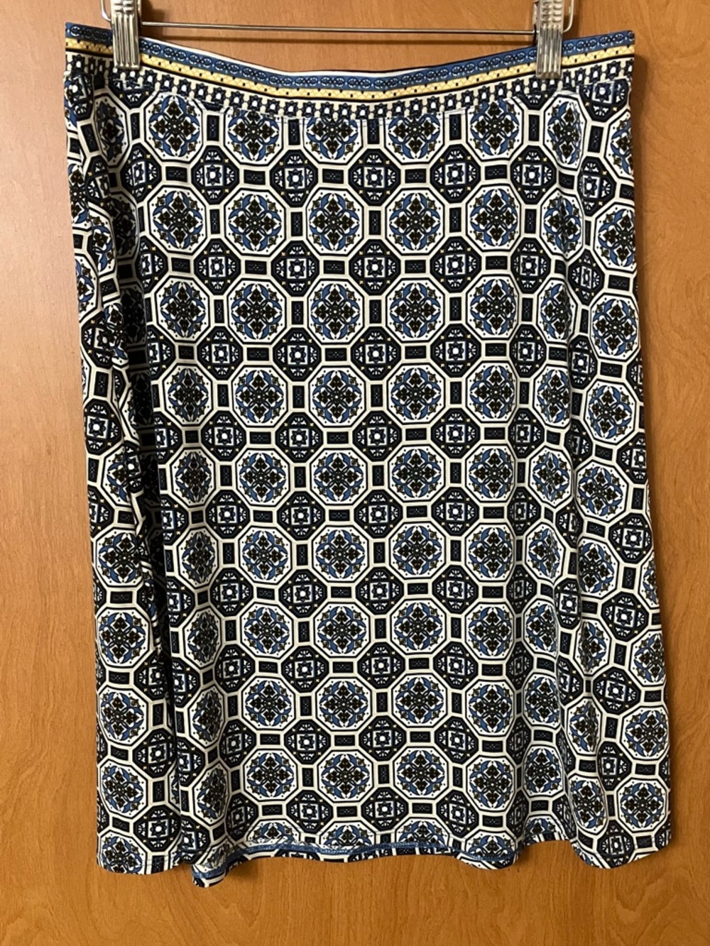 Max Studio Women’s Multi Color Slip On Elastic Waist Skirt Size Medium NWT